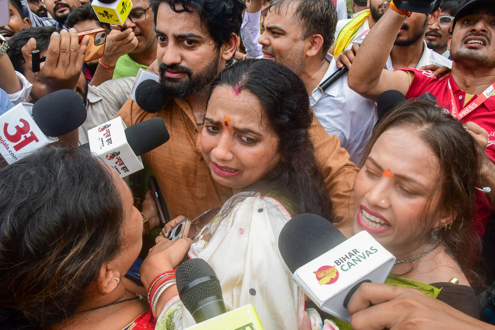 पटना: नामांकन के बाद जन शक्ति जनता दल की वीणा मनवी गिरफ्तार