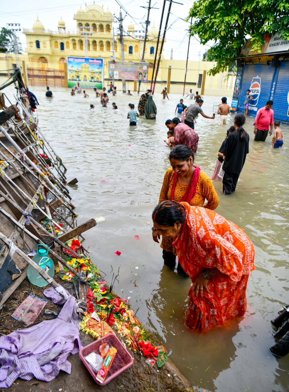 सारण: सोनपुर में बाढ़ का कहर