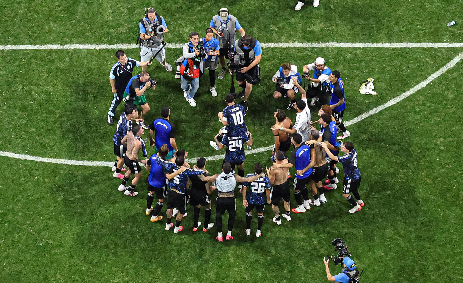 अटलांटा: FIFA विश्व कप सेमीफाइनल में अर्जेंटीना और इंग्लैंड का महासंग्राम