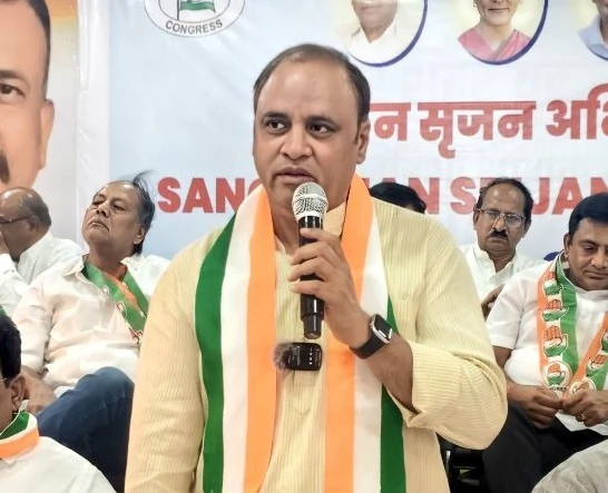 देवास में 13 मौतें: जहरीली शराब का शक, प्रशासन का इनकार, कांग्रेस ने सरकार को घेरा
