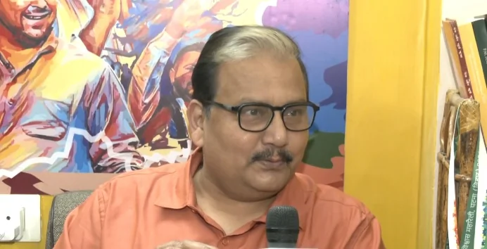 पीएम मोदी के 'अव्यवस्था' वाले बयान पर मनोज झा का पलटवार, कहा- 'यह गांधी का देश है'