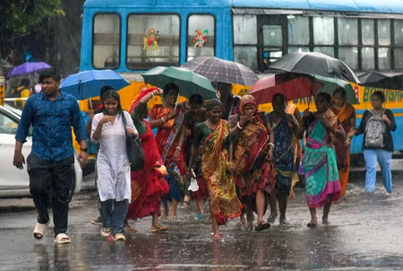 बंगाल की खाड़ी में बना कम दबाव का क्षेत्र, पूर्वी भारत के कई राज्यों में भारी बारिश का अलर्ट