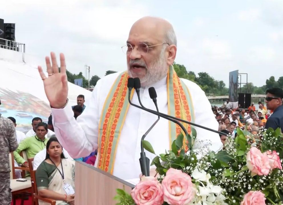 रेलवे में पर्यावरण संरक्षण की दिशा में नई पहल, गृह मंत्री अमित शाह ने देश की पहली LNG ट्रेन को दिखाई हरी झंडी
