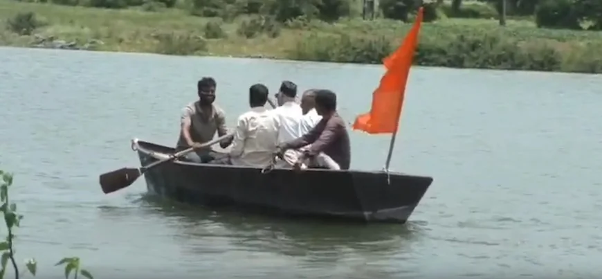 महाराष्ट्र: खेत का रास्ता बंद, किसानों ने 40 हजार में नाव खरीदकर निकाला हल