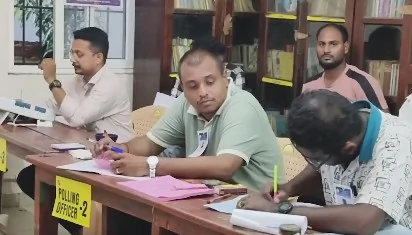तमिलनाडु-पुडुचेरी उपचुनाव: मतदाताओं में भारी उत्साह, तीन विधानसभा सीटों पर मतदान संपन्न
