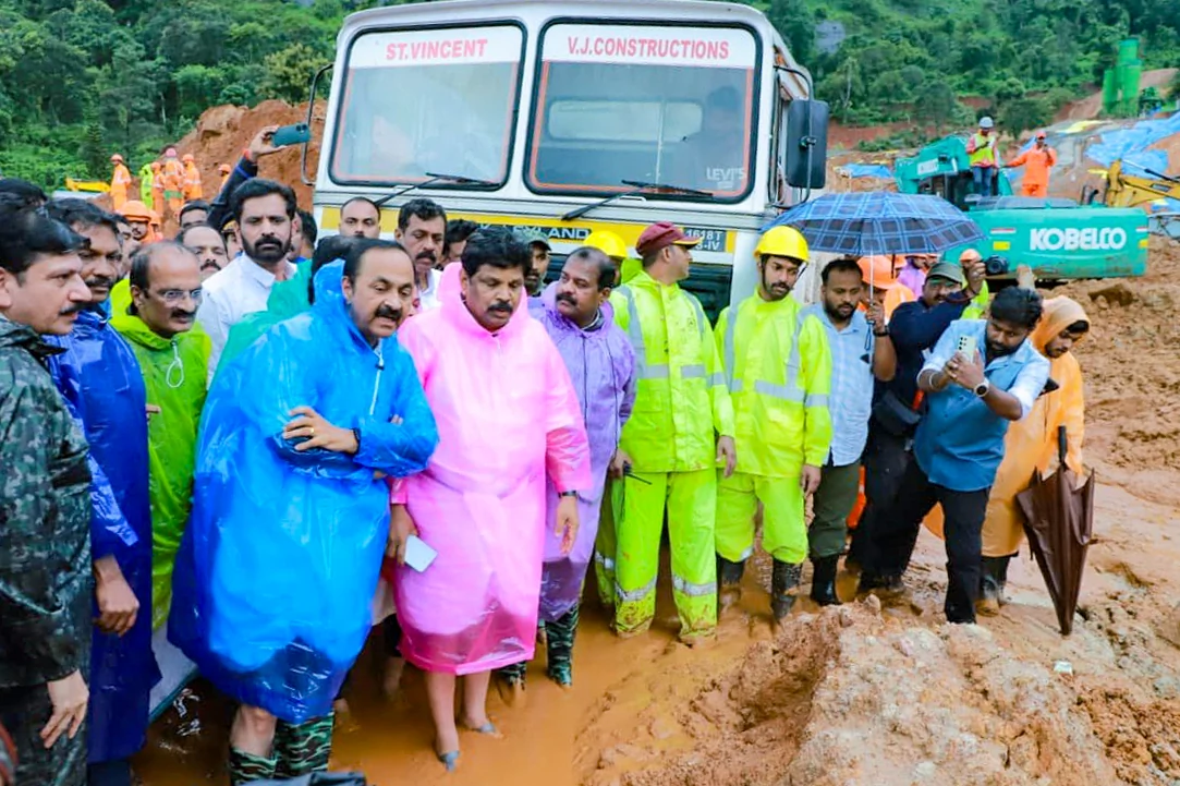 केरल: बाढ़ की स्थिति नियंत्रण में, मुख्यमंत्री ने राहत उपायों और विवादों पर दी जानकारी