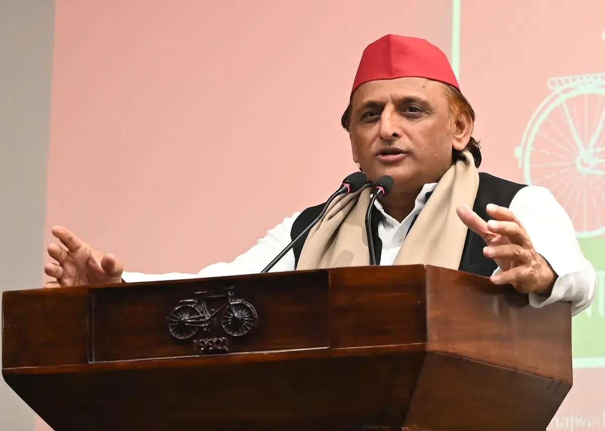 सपा की सरकार बनी तो BJP के बंद किए 26 हजार स्कूल फिर खुलेंगे: अखिलेश यादव का वादा