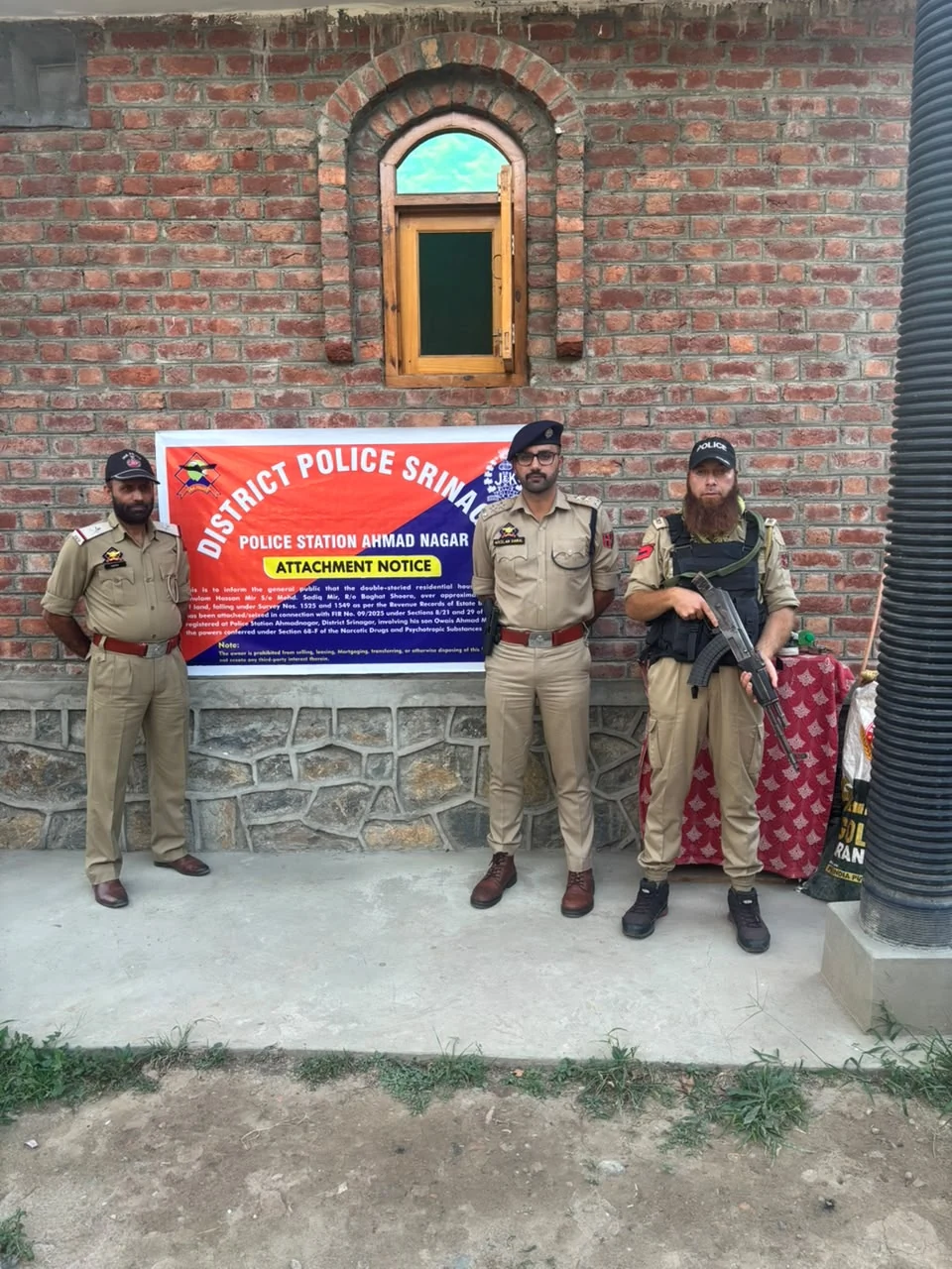 श्रीनगर: नशा तस्करों की 6.22 करोड़ रुपये से अधिक की संपत्तियाँ जब्त, पुलिस की बड़ी कार्रवाई