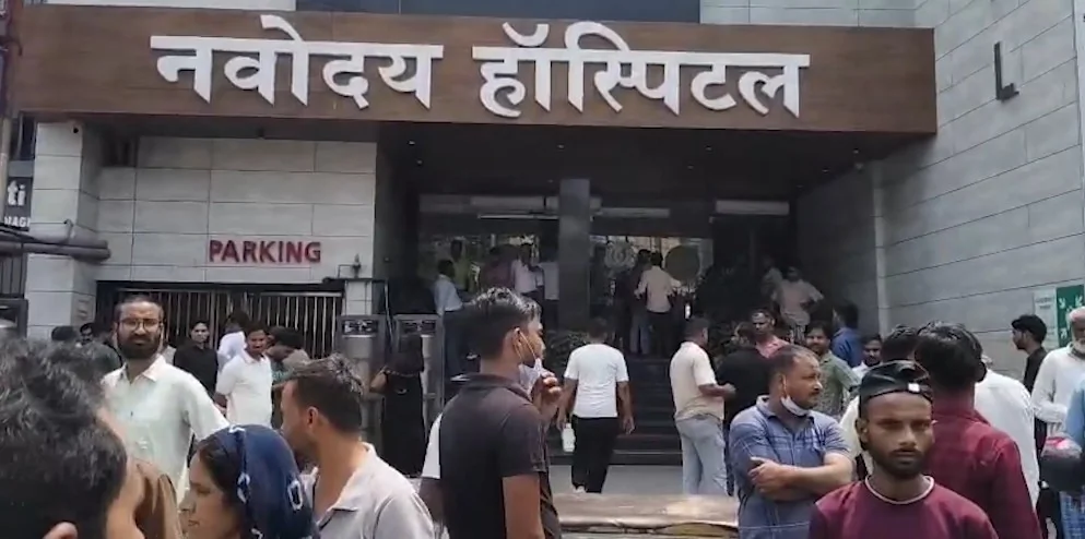 बरेली: नवोदय अस्पताल की पांचवीं मंज़िल पर लगी आग, 100 मरीज़ सुरक्षित निकाले गए