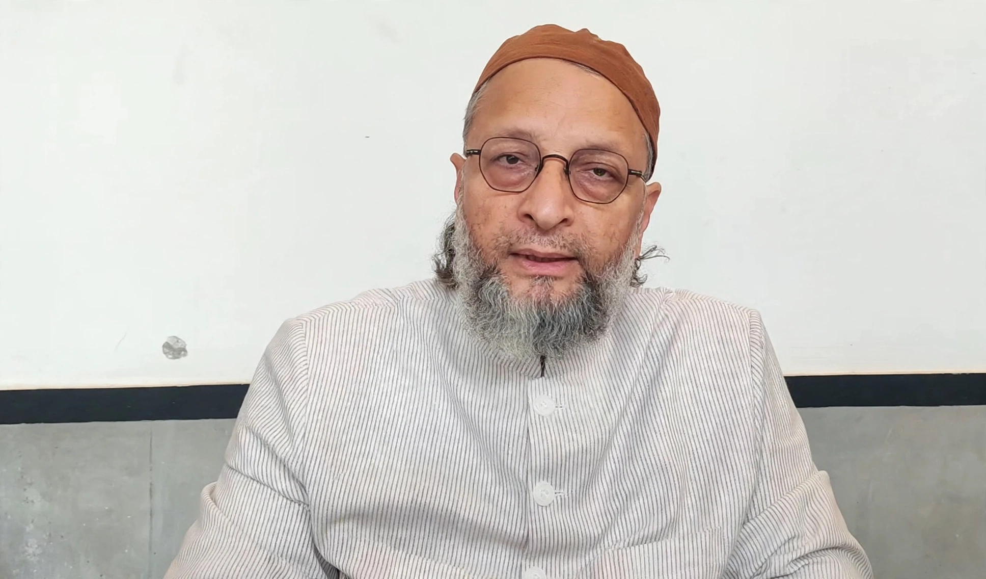 सऊदी अरब में फंसे 4000 भारतीय उमरा यात्री, असदुद्दीन ओवैसी ने केंद्र से मांगी तत्काल मदद