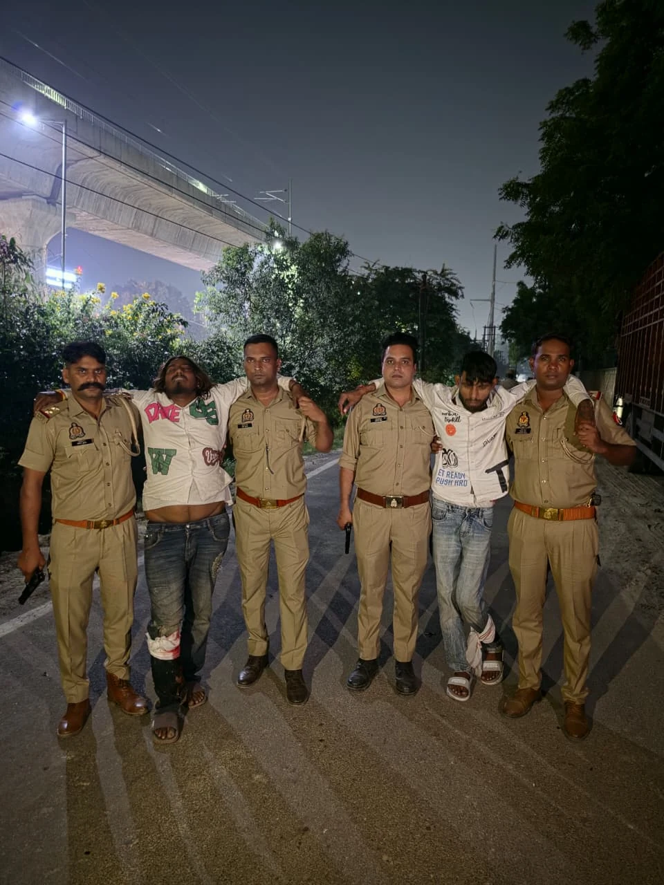 गाजियाबाद: पुलिस से मुठभेड़ में दो शातिर बदमाश घायल, फायरिंग के बाद पैर में लगी गोली