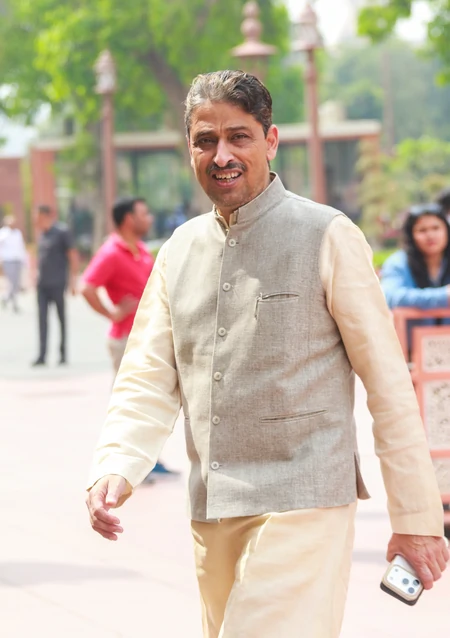 NEET पेपर लीक: शिक्षा मंत्री धर्मेंद्र प्रधान के इस्तीफे पर अड़ा विपक्ष, कहा- विरोध जारी रहेगा