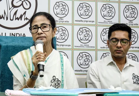 शहीद दिवस रैली: ममता बनर्जी और अभिषेक को हाईकोर्ट का निर्देश, अवमानना मामले में दाखिल करें हलफनामा