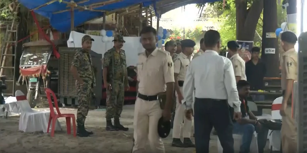बांकीपुर उपचुनाव: मतदान के दौरान भाजपा और जन सुराज समर्थकों में नोकझोंक, पुलिस ने संभाला मोर्चा