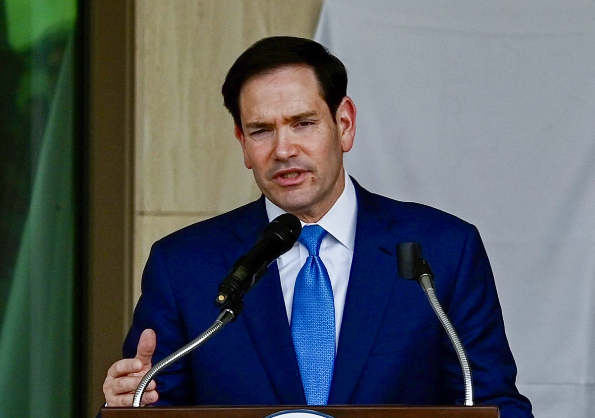 ब्रिटेन के एयरबेस पर साज़िश: अमेरिकी विदेश मंत्री ने 'विदेशी ताकत' पर जताया संदेह