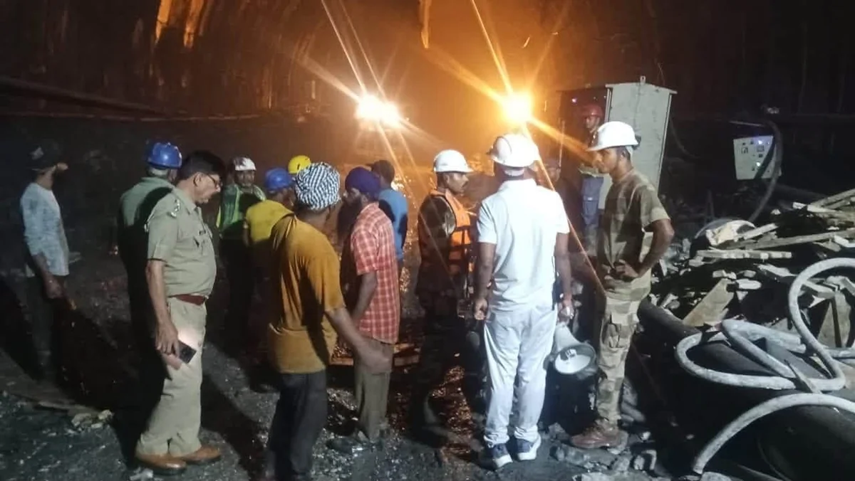चमोली: निर्माणाधीन टनल में फंसे 19 लोग निकाले गए, 3 की तलाश में रातभर चला बचाव अभियान