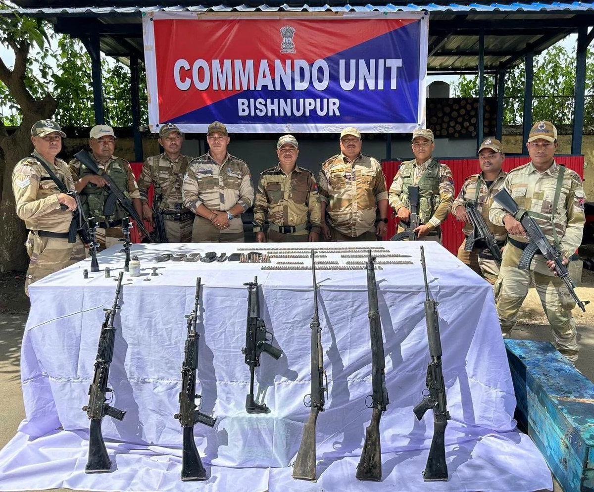 मणिपुर: सुरक्षाबलों ने बड़ी कार्रवाई में दो महिलाओं समेत 8 उग्रवादियों को किया गिरफ्तार, हथियार और ड्रग्स भी जब्त