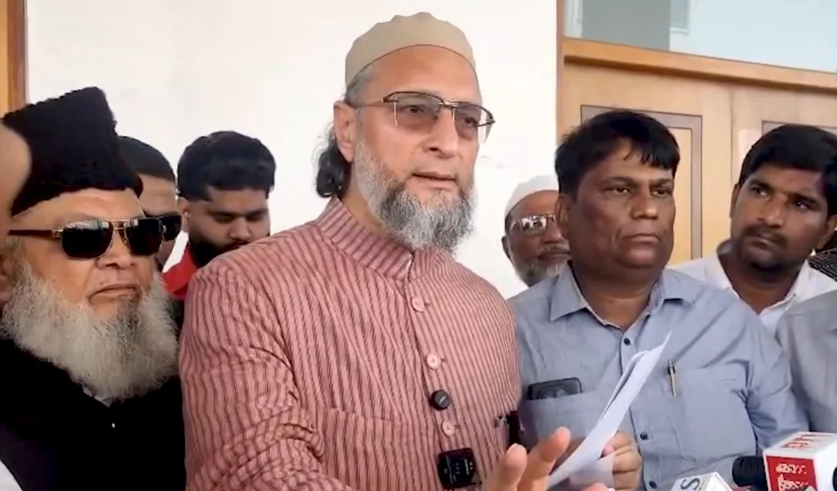 ओवैसी का आरोप: तेलंगाना में 'फॉर्म-7' के ज़रिए मुस्लिम मतदाताओं को सूची से हटाने की साजिश