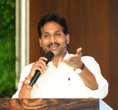 वेलिगोंडा प्रोजेक्ट पर श्रेय की जंग: जगन मोहन रेड्डी ने CM नायडू पर 'इतिहास बदलने' का लगाया आरोप