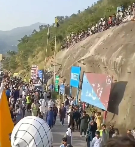 PoK चुनाव: हिंसा, धांधली के आरोप और एक कार्यकर्ता की हत्या ने मतदान प्रक्रिया पर उठाए गंभीर सवाल