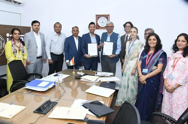 कैंसर और संक्रमण से लड़ाई में भारत का बड़ा कदम, तीन स्वदेशी तकनीकें कंपनियों को सौंपी गईं