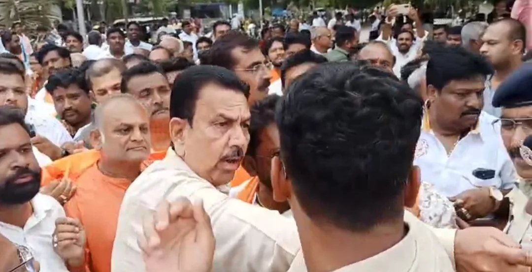 कर्नाटक विधान परिषद चुनाव: बेंगलुरु और गडग में भिड़े भाजपा-कांग्रेस कार्यकर्ता, MLA से बदसलूकी का आरोप