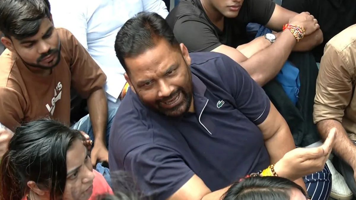 निशु आजाद के पिता से मारपीट: पार्लियामेंट स्ट्रीट थाने पर CJP का प्रदर्शन, पप्पू यादव भी हुए शामिल