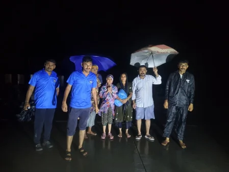 गिर सोमनाथ में भारी बारिश का क़हर, तटबंध टूटने से बाढ़, 250 से ज़्यादा लोग बचाए गए