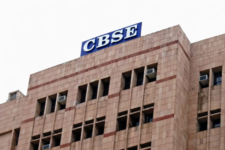 CBSE की त्रिभाषा नीति: कक्षा 10 के मौजूदा छात्रों को राहत, कक्षा 6 से नए बैच पर लागू होगी पूरी व्यवस्था