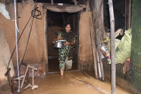 ओडिशा बाढ़ की चपेट में: 18 ज़िलों में 6 लाख लोग प्रभावित, महानदी में उफान से बढ़ी चिंता