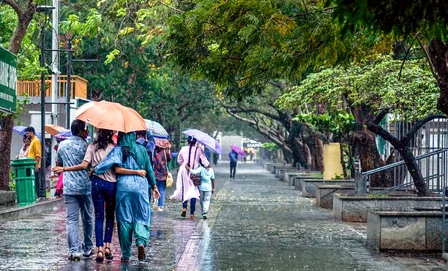 केरल में अगले तीन दिन भारी बारिश का संकट, 10 जिलों में ऑरेंज अलर्ट जारी