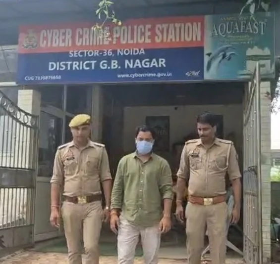 नोएडा: एयरपोर्ट में नौकरी का झांसा देने वाले गिरोह का एक और सदस्य गिरफ्तार, फर्जी वेबसाइट बनाकर करते थे ठगी