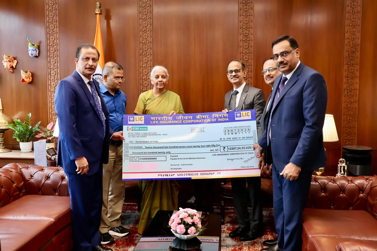 LIC ने सरकारी खजाने में दिए ₹12,207 करोड़, सार्वजनिक बैंकों का मुनाफा भी रिकॉर्ड स्तर पर