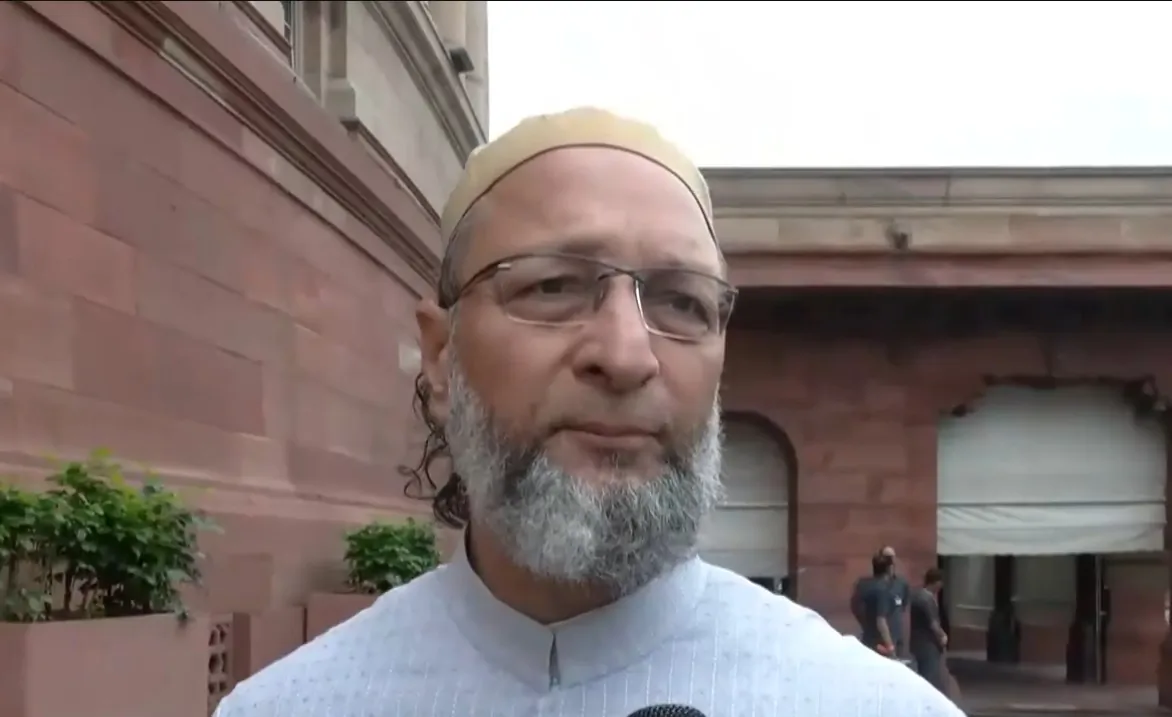 नीट और प्रदर्शनों पर सरकार घिरी, ओवैसी बोले- छात्रों के बर्बाद भविष्य का क्या होगा?