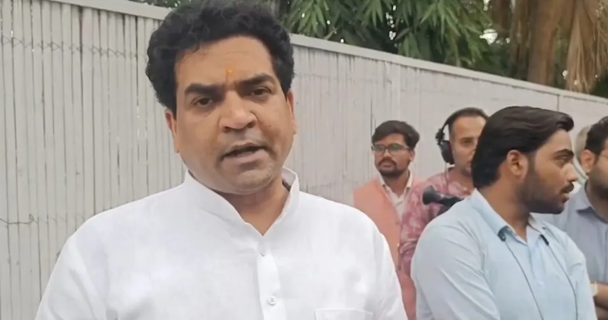 कांवड़ यात्रा पर मौलाना रशीदी की टिप्पणी से विवाद, भाजपा ने बताया 'सनातन का अपमान', सपा ने बनाई दूरी
