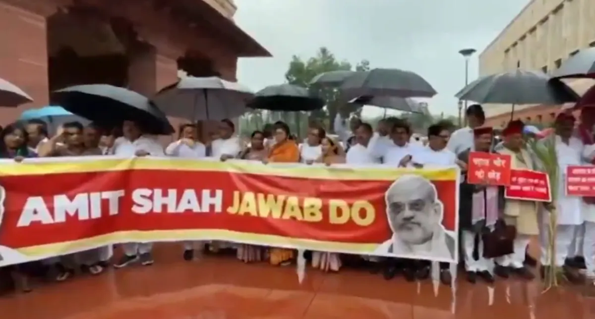 छात्र आंदोलन और FCRA बिल पर संसद में हंगामा, विपक्ष ने गृह मंत्री अमित शाह से मांगा जवाब