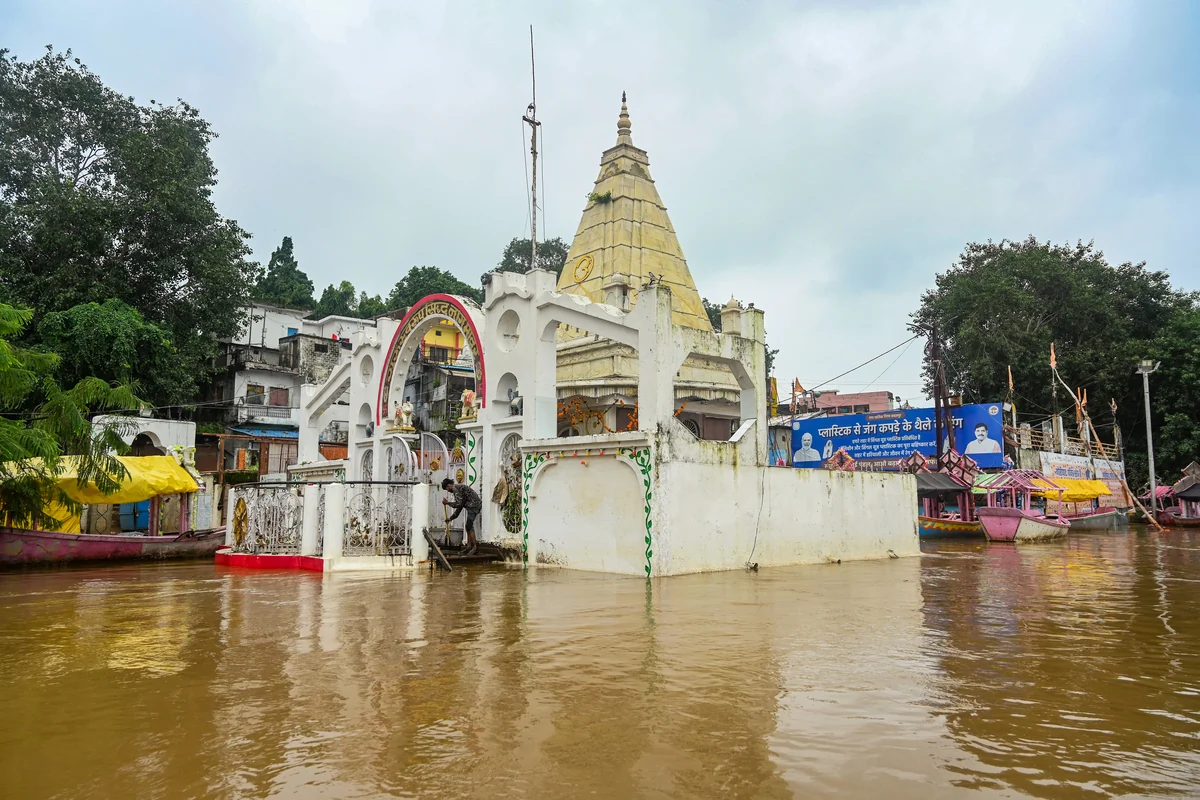 सतना में भारी बारिश से बाढ़ जैसे हालात, मंदाकिनी उफान पर, कई इलाकों में कमर तक पानी भरा