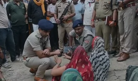 आजमगढ़: ट्यूबवेल पर सो रहे दादा-पोते की कुल्हाड़ी से काटकर हत्या, पारिवारिक विवाद की आशंका