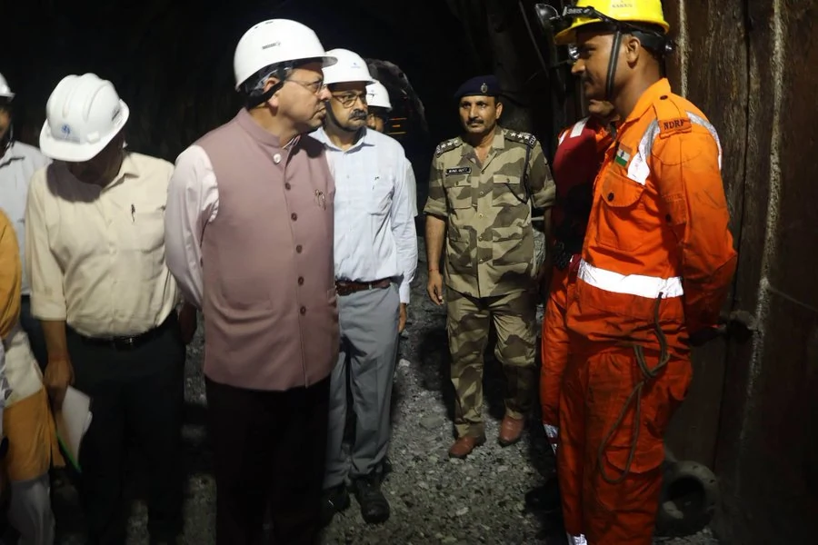 चमोली टनल हादसा: CM धामी ने घटनास्थल पहुँचकर लिया जायजा, 3 मज़दूरों को बचाने की कोशिशें जारी