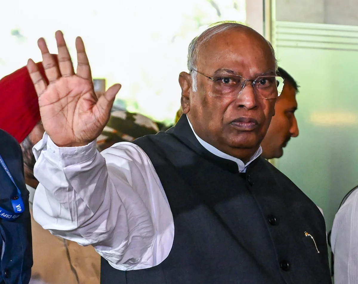चुनाव आयोग पर कांग्रेस का हमला: CEC ज्ञानेश कुमार के इस्तीफे और बैलेट पेपर से चुनाव समेत 3 बड़ी मांगें