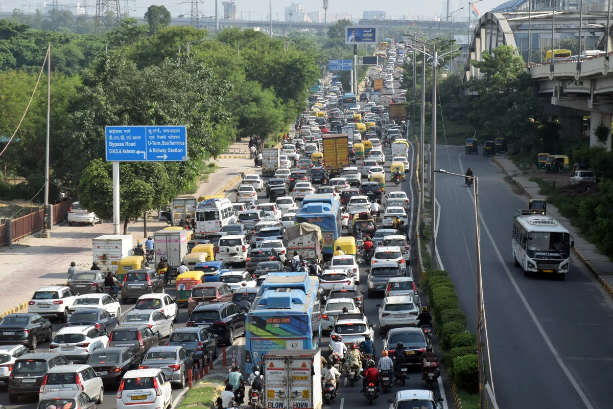 भारतीय ऑटोमोबाइल बाज़ार में रिकॉर्ड बिक्री, सितंबर में बिकीं 25 लाख से ज़्यादा गाड़ियाँ