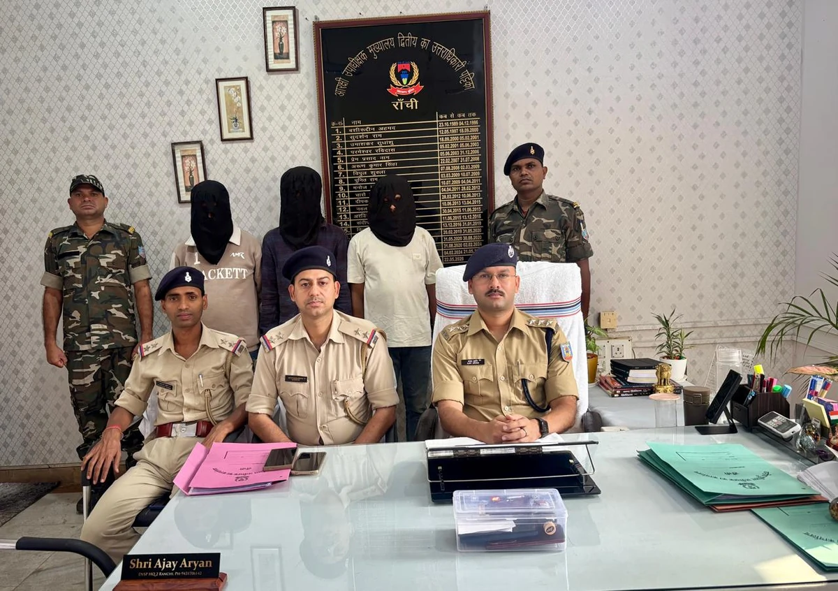 रांची: नशे के कारोबार पर पुलिस का शिकंजा, प्रतिबंधित कफ सिरप की बड़ी खेप के साथ तीन गिरफ्तार