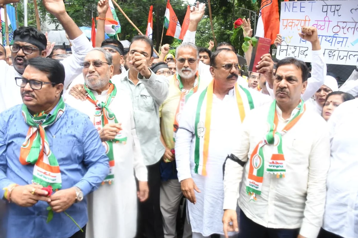 NEET पेपर लीक: मुंबई में कांग्रेस का BJP कार्यालय तक मार्च, हर्षवर्धन सपकाल समेत कई नेता हिरासत में