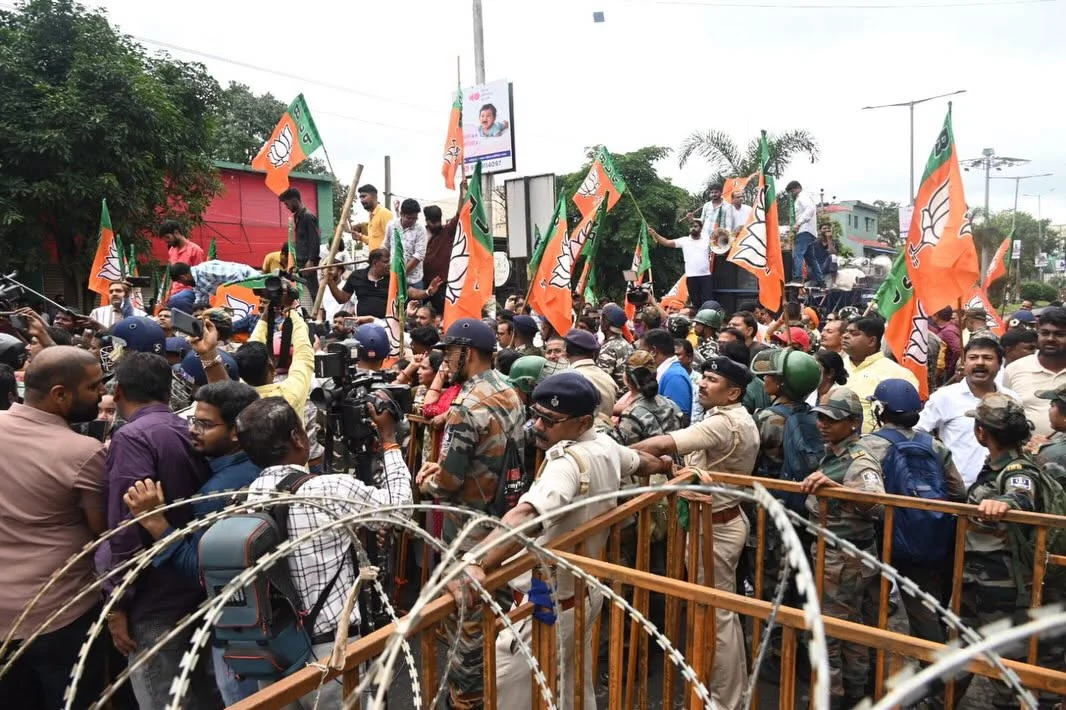 रांची में BJP-कांग्रेस कार्यकर्ताओं का टकराव: सड़क पर दो घंटे चला हंगामा, दोनों पक्षों ने दर्ज कराई FIR
