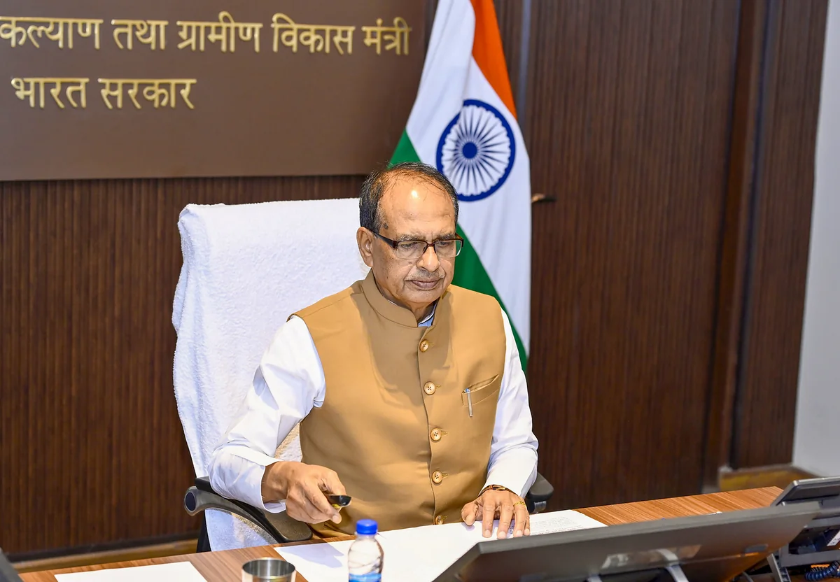 रिश्वत मांगने का आरोप: केंद्रीय कृषि मंत्री शिवराज सिंह चौहान ने अधिकारी को किया तत्काल निलंबित