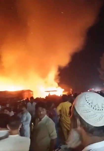 पाकिस्तान: खैबर पख्तूनख्वा में इमरजेंसी के बाद भड़की हिंसा, गवर्नर हाउस में लगाई गई आग