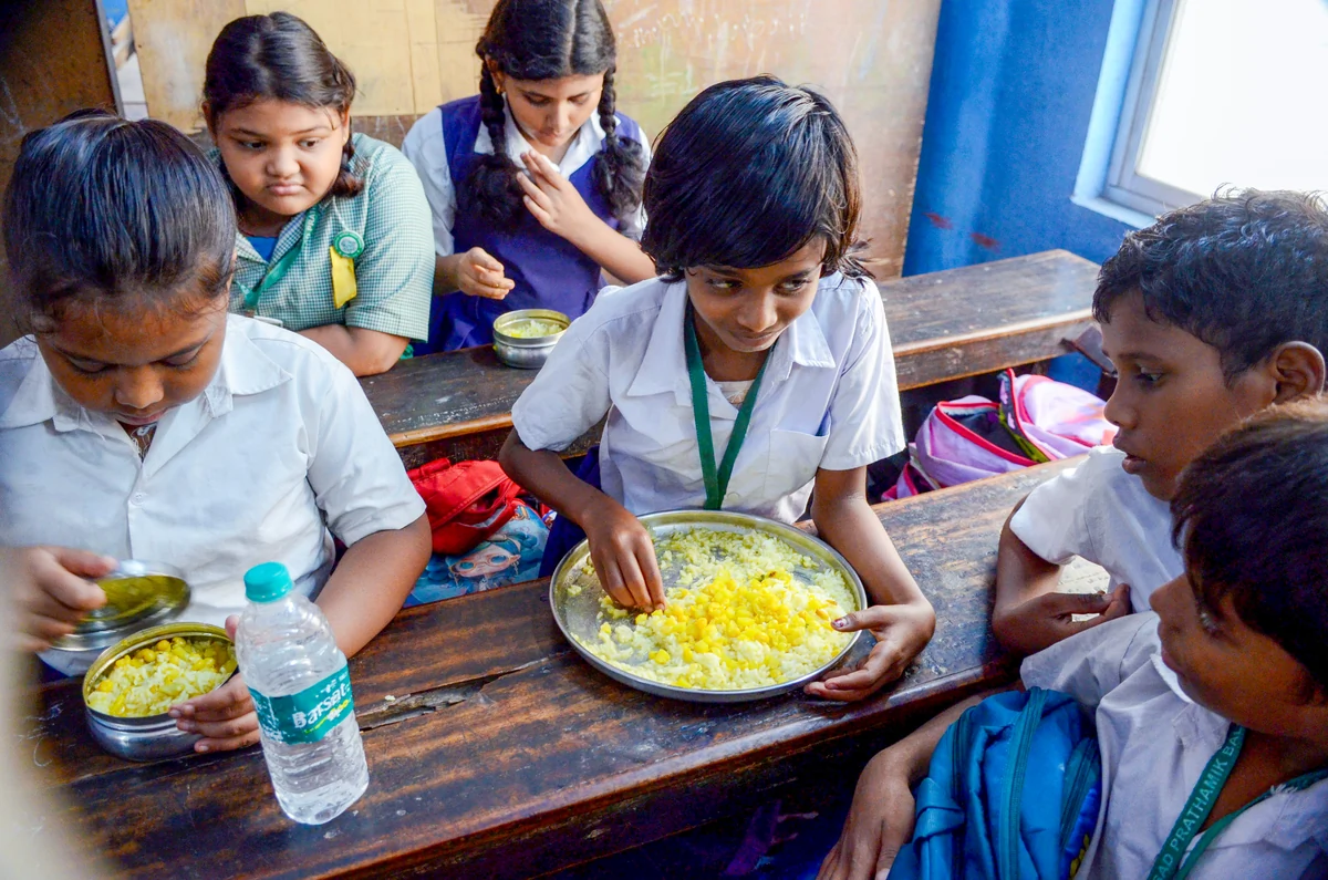 पश्चिम बंगाल: 4 जिलों में मिड-डे मील के लिए अक्षय पात्र फाउंडेशन को दी गई मंजूरी सरकार ने वापस ली