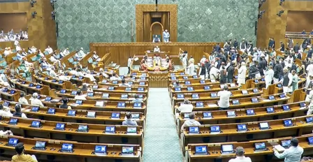 NEET प्रदर्शन: छात्रों पर पुलिस कार्रवाई को लेकर संसद में हंगामा, विपक्षी सांसदों ने दिया स्थगन प्रस्ताव