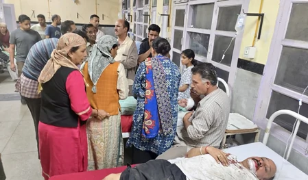 अमरनाथ यात्रा: जम्मू-श्रीनगर हाइवे पर तीर्थयात्रियों की गाड़ी डंपर से टकराई, छह लोग घायल