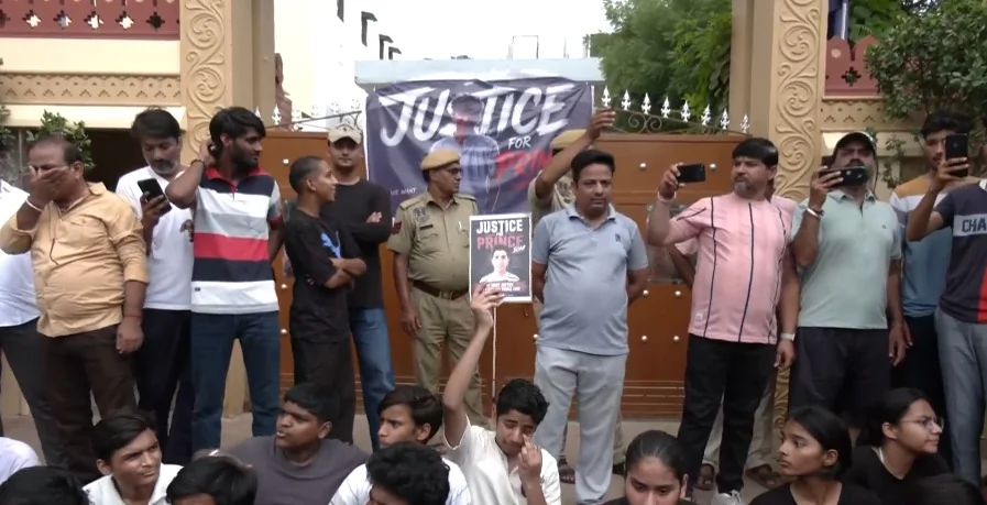 जयपुर: स्कूल में 12वीं के छात्र की मौत, पैटी गले में फंसने का अंदेशा, परिवार ने लापरवाही का आरोप लगाया